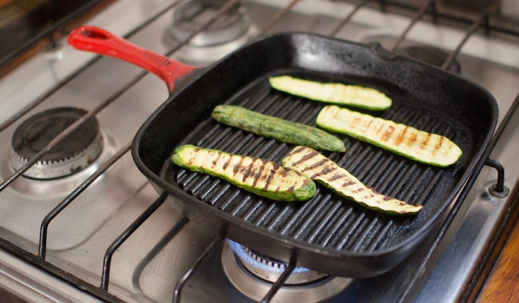 Grill pan for a smart kitchen